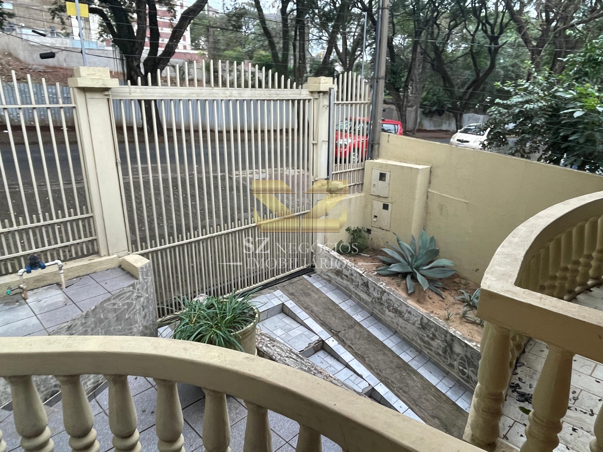 CASA COM 4 DORMITÓRIOS SENDO 1 SUÍTE À VENDA, CENTRO, FOZ DO IGUAÇU - PR