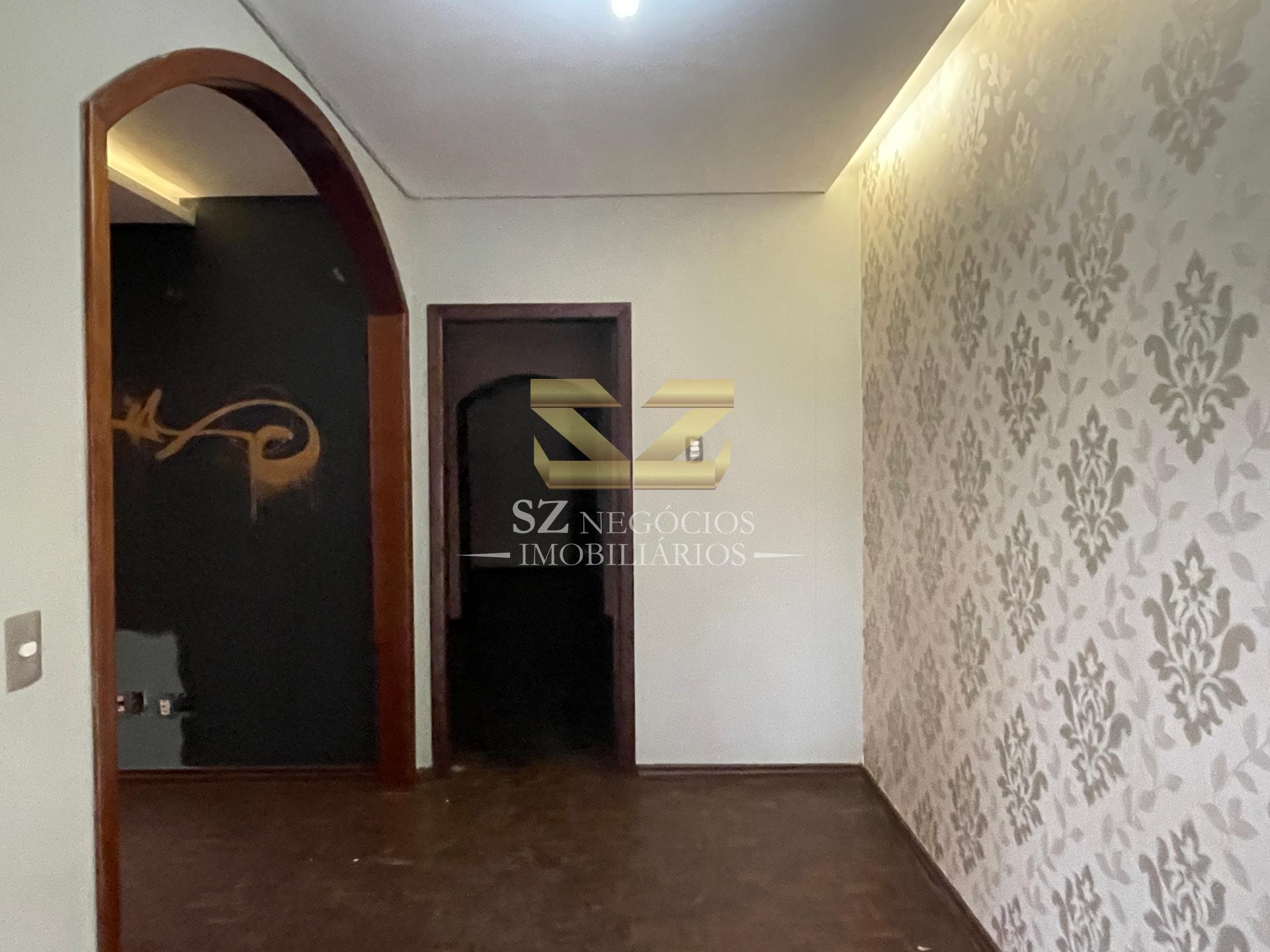 CASA COM 4 DORMITÓRIOS SENDO 1 SUÍTE À VENDA, CENTRO, FOZ DO IGUAÇU - PR