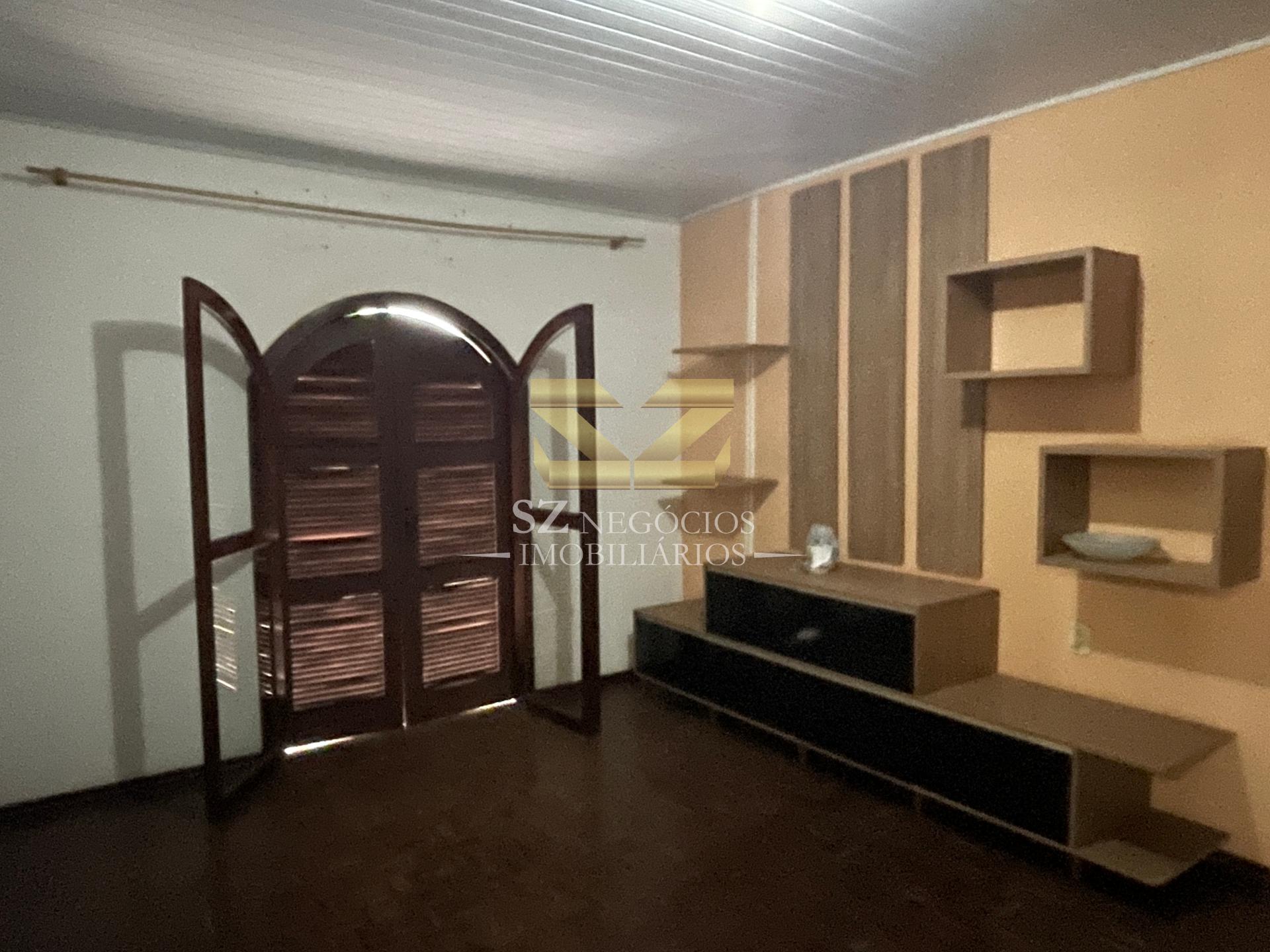 CASA COM 4 DORMITÓRIOS SENDO 1 SUÍTE À VENDA, CENTRO, FOZ DO IGUAÇU - PR