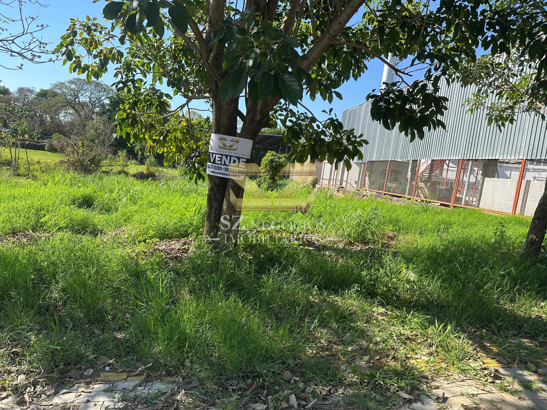 TERRENO À VENDA DE 520M , LOCALIZADO NA VILA YOLANDA, FOZ DO IGUAÇU - PR