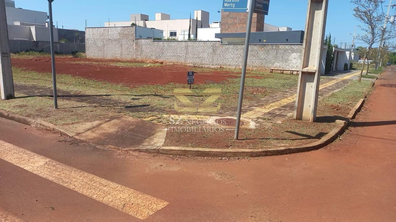 TERRENO DE ESQUINA COM 467,82 M , LOTEAMENTO PARQUE DOS PIONEI...