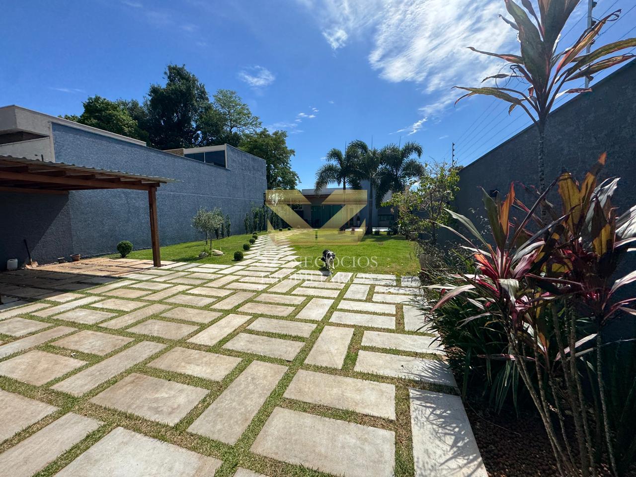 CASA À VENDA  COM 1 SUÍTE E PISCINA, JARDIM IARA, FOZ DO IGUAÇU - PR