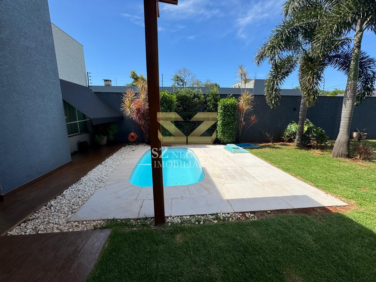 CASA À VENDA  COM 1 SUÍTE E PISCINA, JARDIM IARA, FOZ DO IGUAÇU - PR