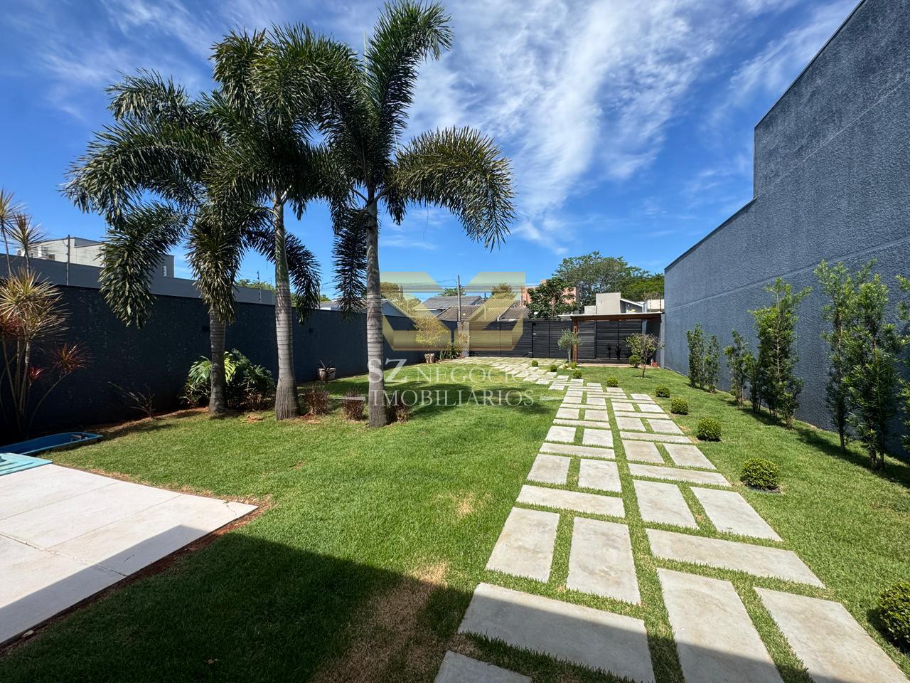 CASA À VENDA  COM 1 SUÍTE E PISCINA, JARDIM IARA, FOZ DO IGUAÇU - PR