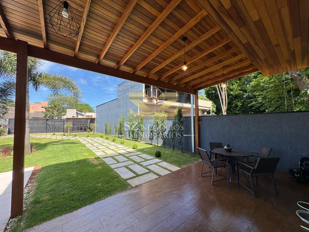 CASA À VENDA  COM 1 SUÍTE E PISCINA, JARDIM IARA, FOZ DO IGUAÇU - PR