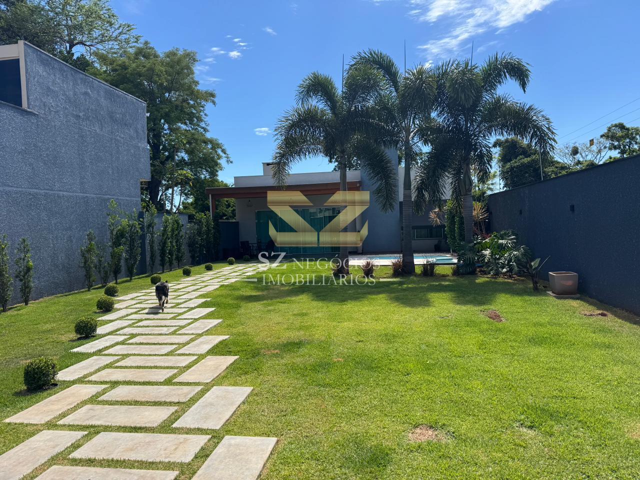 CASA À VENDA  COM 1 SUÍTE E PISCINA, JARDIM IARA, FOZ DO IGUAÇU - PR