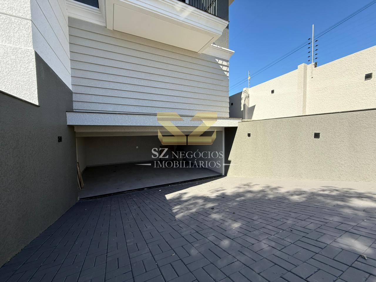 SOBRADO ALTO PADRÃO À VENDA COM 03 SUÍTES - CONDOMÍNIO ÀGUAS CLARAS - FOZ