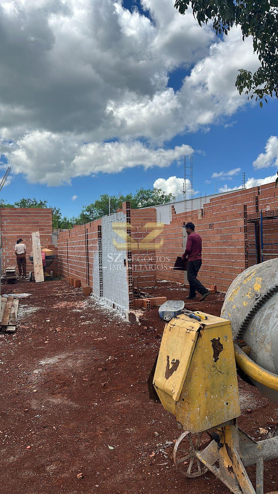 CASA A VENDA COM 02 DORMITÓRIOS NO JARDIM IPE, FOZ DO IGUAÇU - PR