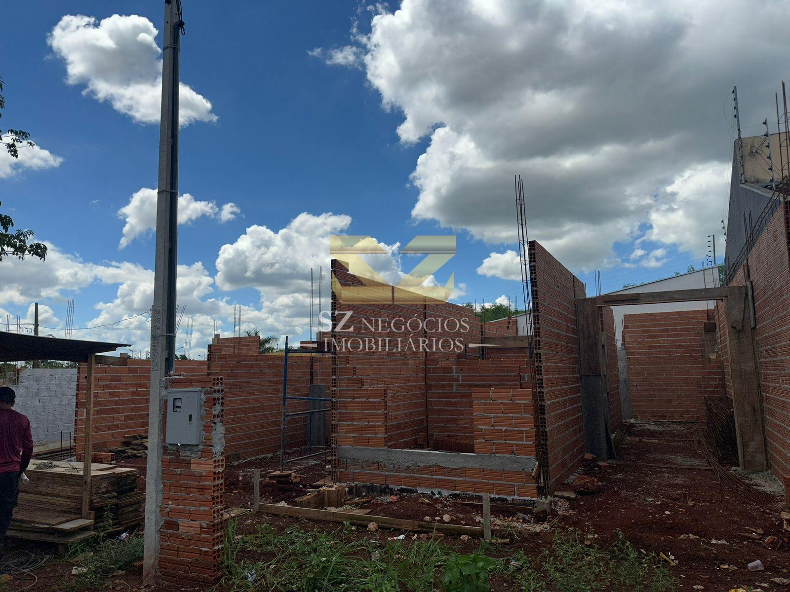 CASA A VENDA COM 02 DORMITÓRIOS NO JARDIM IPE, FOZ DO IGUAÇU - PR