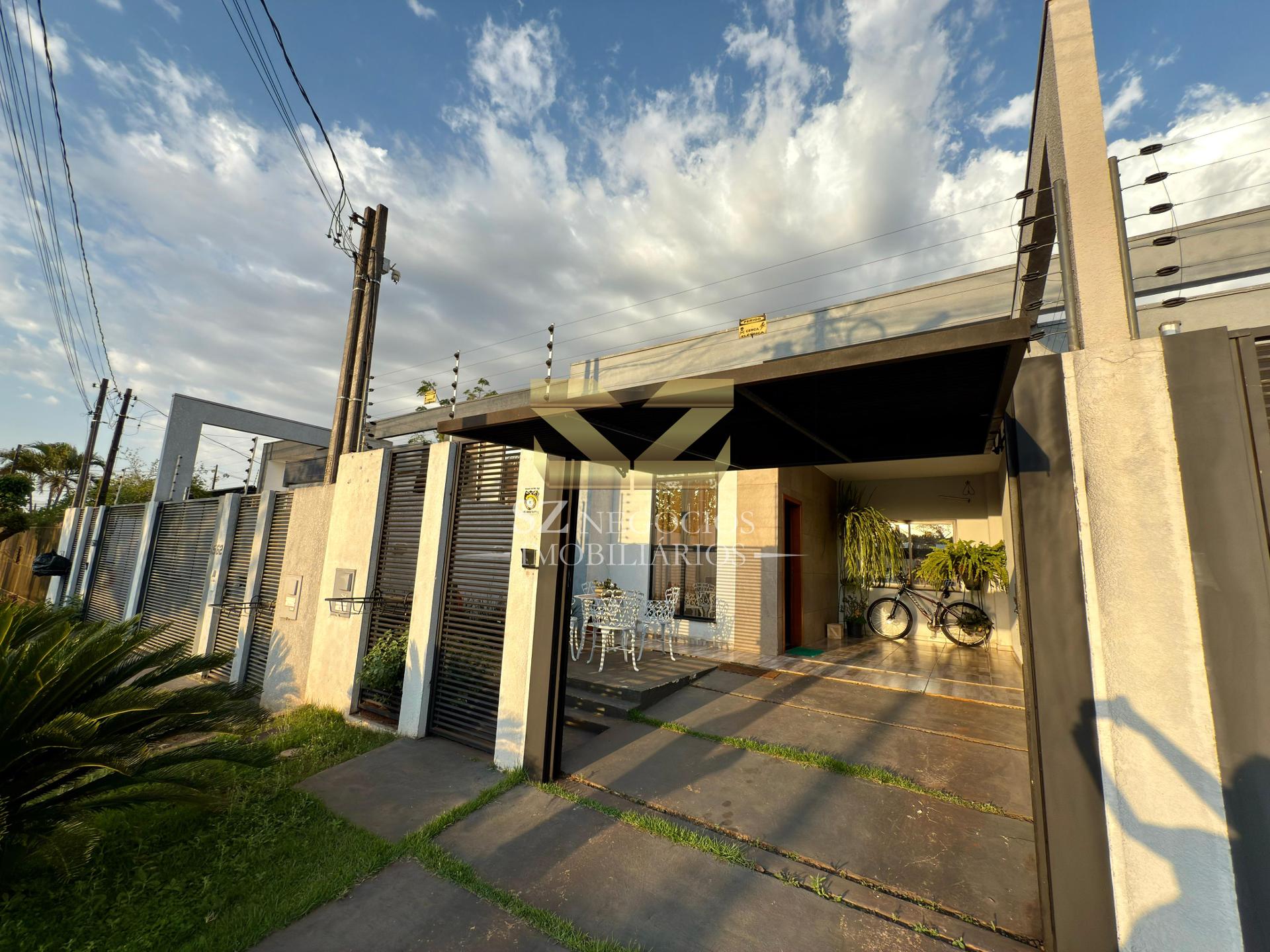 CASA ? VENDA COM 03 DORMIT?RIOS, JARDIM IP? - FOZ DO IGUA?U - PR.