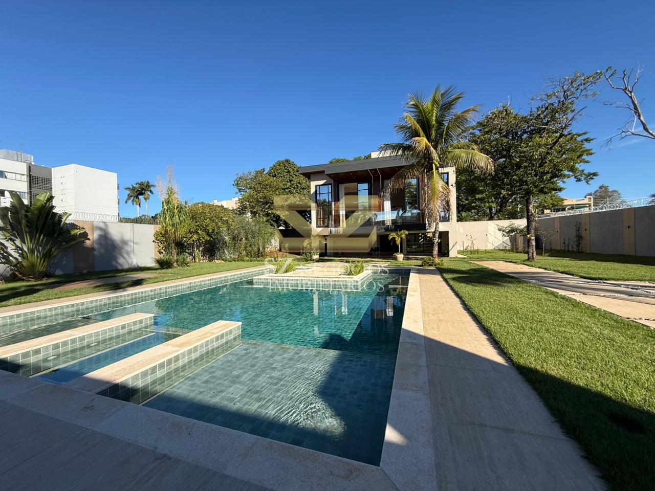 CASA À VENDA COM PISCINA - FOZ DO IGUAÇU - PR
