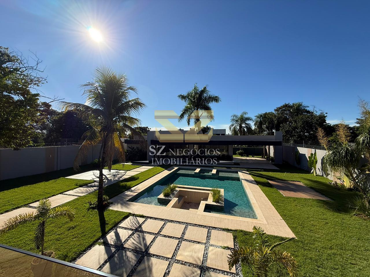 CASA À VENDA COM PISCINA - FOZ DO IGUAÇU - PR