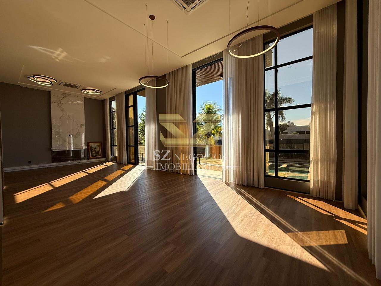 CASA À VENDA COM PISCINA - FOZ DO IGUAÇU - PR
