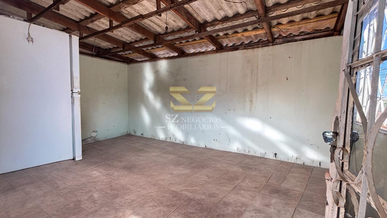 CASA DE ESQUINA À VENDA NO BAIRRO VILA C NOVA - FOZ DO IGUAÇU - PR