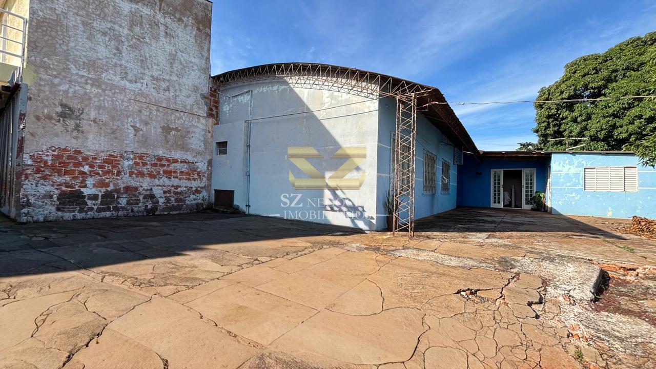 CASA DE ESQUINA À VENDA NO BAIRRO VILA C NOVA - FOZ DO IGUAÇU - PR