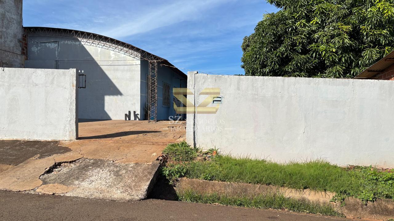 CASA DE ESQUINA À VENDA NO BAIRRO VILA C NOVA - FOZ DO IGUAÇU - PR