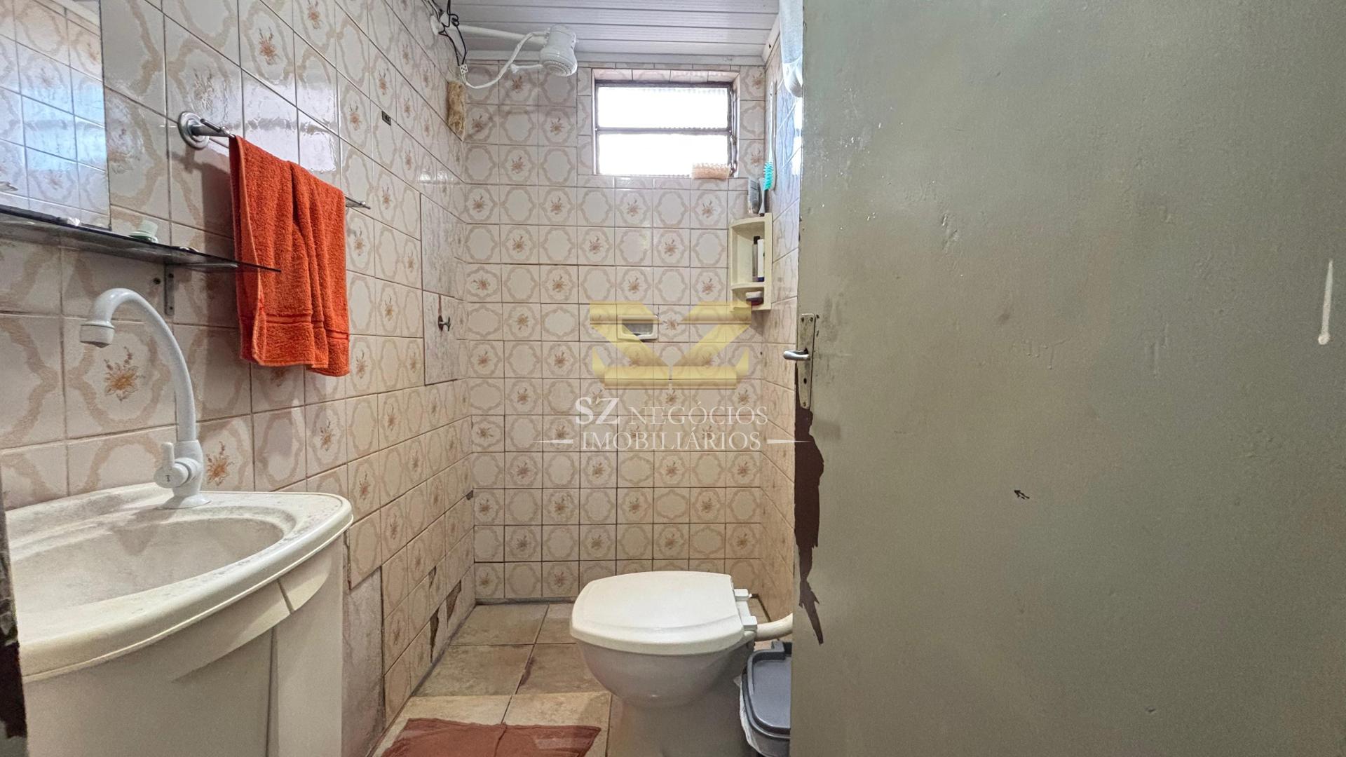 CASA DE ESQUINA À VENDA NO BAIRRO VILA C NOVA - FOZ DO IGUAÇU - PR