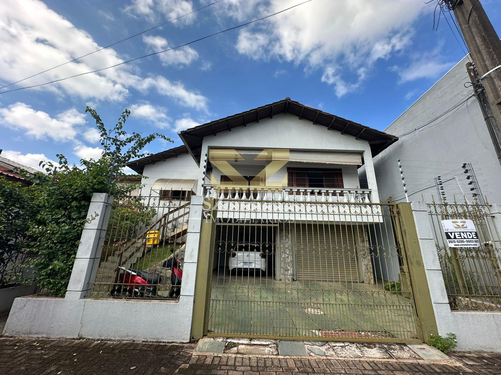 SOBRADO À VENDA COM 04 DORMITÓRIOS - REGIÃO DA VILA A, FOZ DO IGUAÇU - PR.