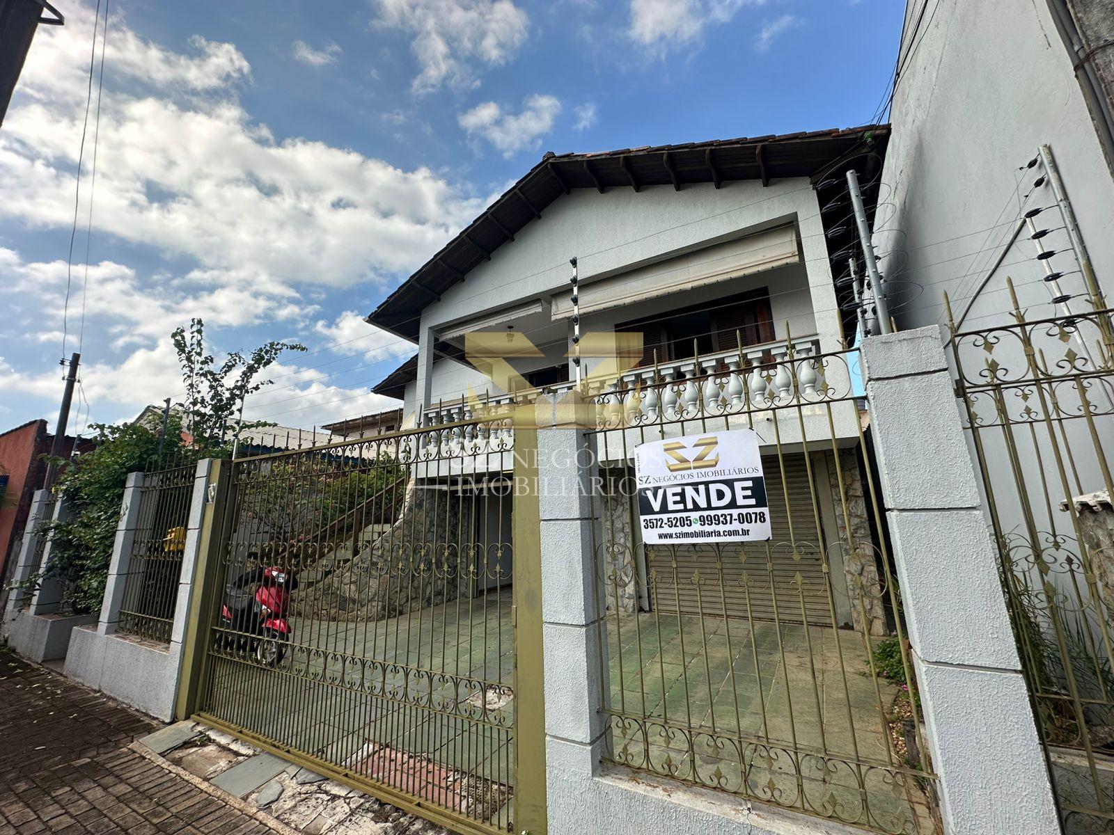 SOBRADO À VENDA COM 04 DORMITÓRIOS - REGIÃO DA VILA A, FOZ DO IGUAÇU - PR.