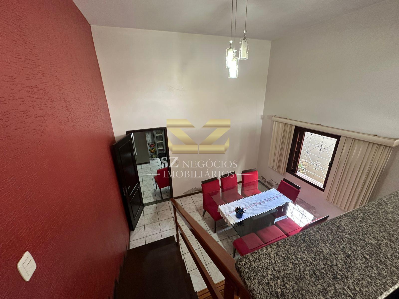 SOBRADO À VENDA COM 04 DORMITÓRIOS - REGIÃO DA VILA A, FOZ DO IGUAÇU - PR.