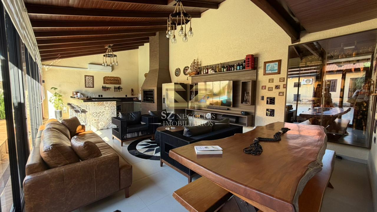 CASA À VENDA COM 1 SUÍTE - JARDIM PANORAMA, FOZ DO IGUAÇU - PR