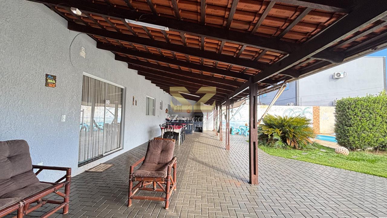 CASA COM PISCINA À VENDA LOTEAMENTO BOURBON - FOZ DO IGUACU - PR