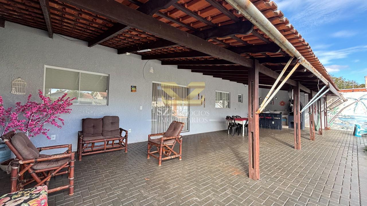 CASA COM PISCINA À VENDA LOTEAMENTO BOURBON - FOZ DO IGUACU - PR