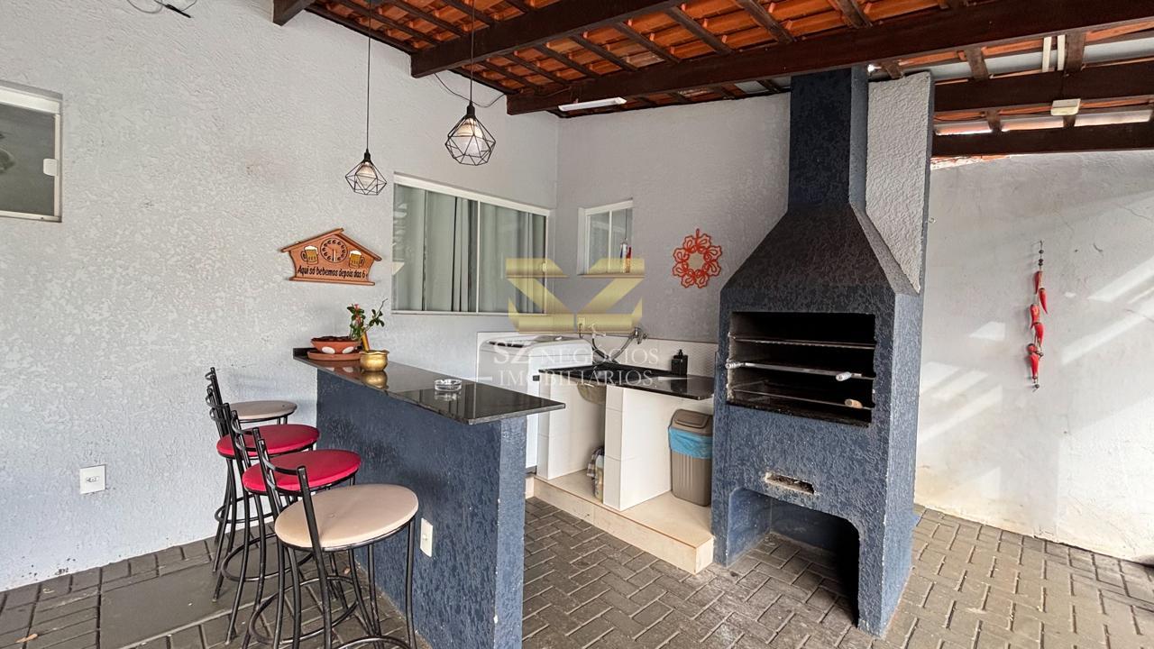 CASA COM PISCINA À VENDA LOTEAMENTO BOURBON - FOZ DO IGUACU - PR
