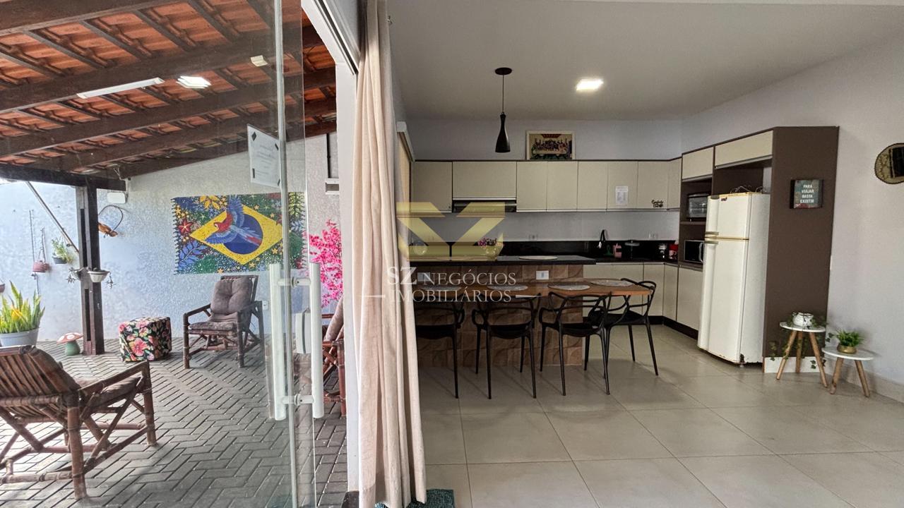 CASA COM PISCINA À VENDA LOTEAMENTO BOURBON - FOZ DO IGUACU - PR