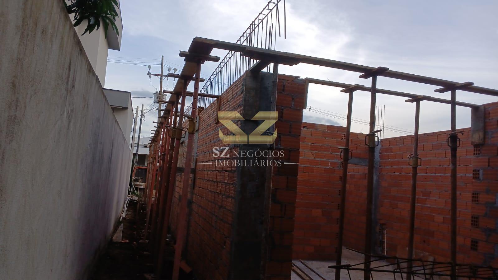 CASA À VENDA  COM 03 SUÍTES CONDOMÍNIO SAFIRA, FOZ DO IGUAÇU - PR