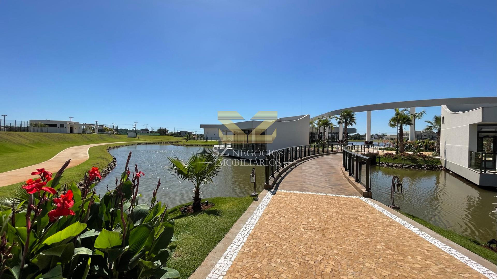 CASA À VENDA COM 03 SUÍTES SENDO 01 MASTER - CONDOMINIO ROYAL RITZ CATARATAS - FASE 3