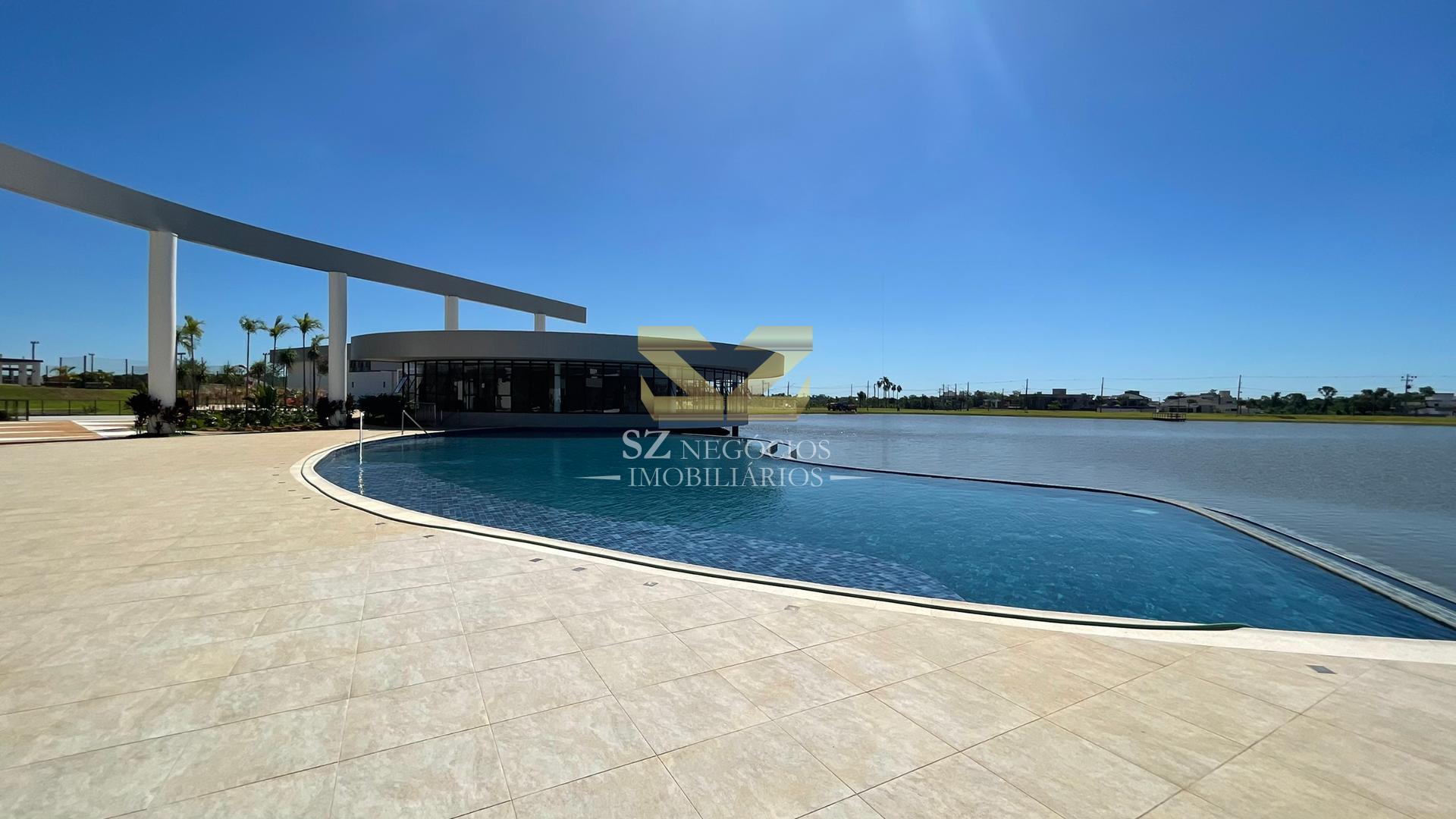 CASA À VENDA COM 03 SUÍTES SENDO 01 MASTER - CONDOMINIO ROYAL RITZ CATARATAS - FASE 3