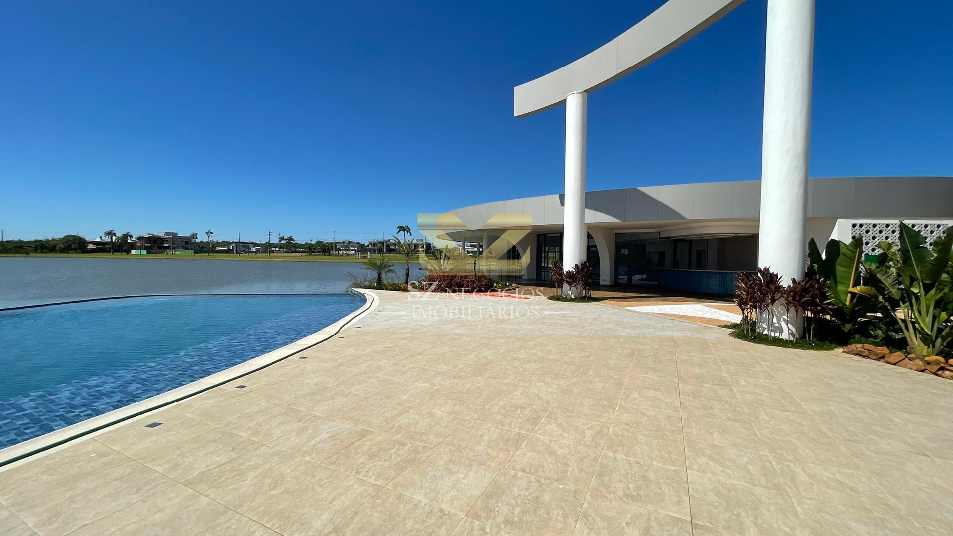 CASA À VENDA COM 03 SUÍTES SENDO 01 MASTER - CONDOMINIO ROYAL RITZ CATARATAS - FASE 3