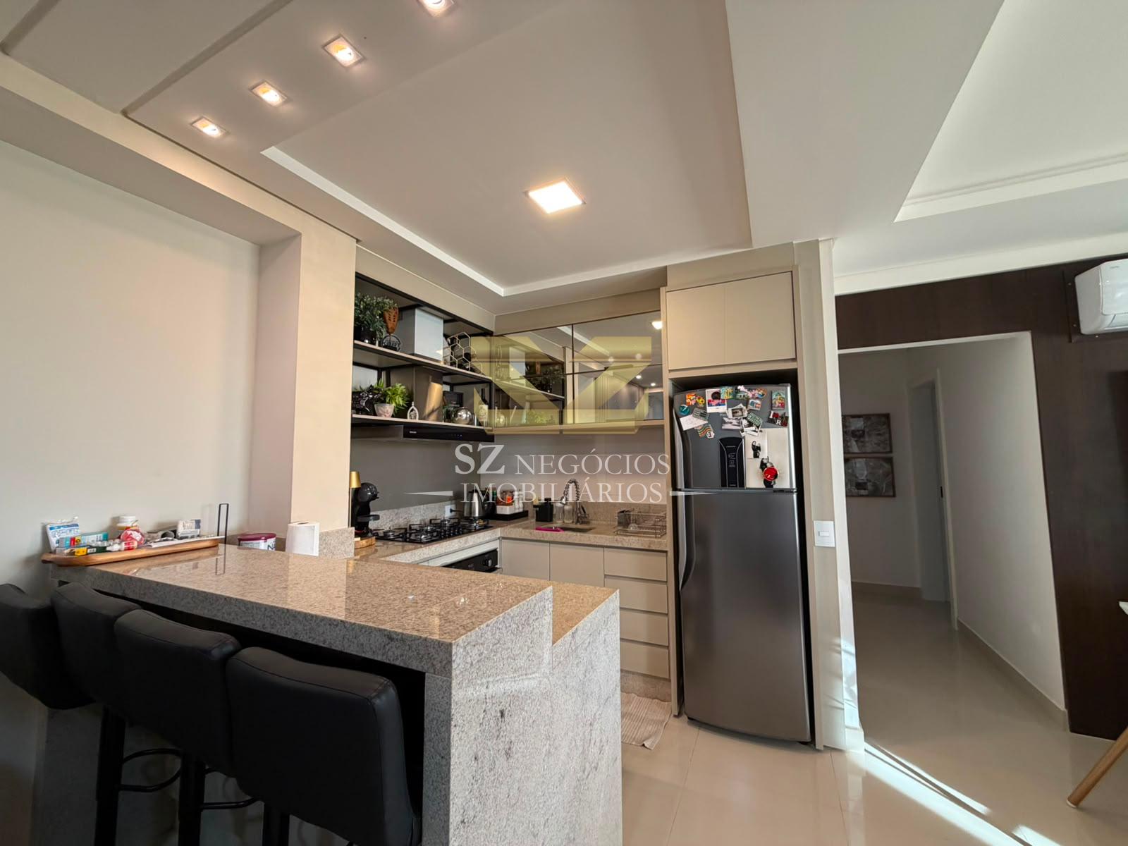 APARTAMENTO À VENDA MOBILIADO COM 02 DORMITÓRIOS SENDO 01 SUÍTE - RESIDENCIAL MALIBU - FOZ