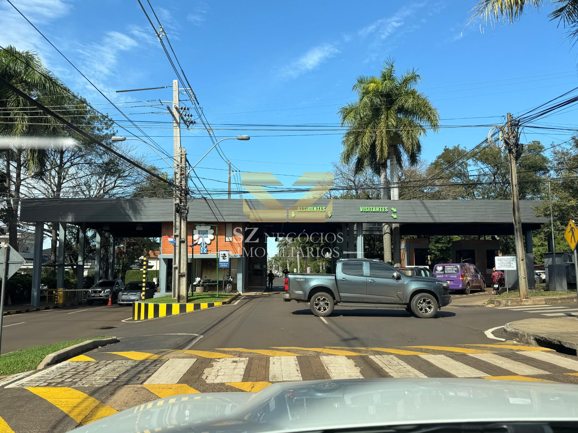 SOBRADO À VENDA COM 5 SUÍTES COM CLOSET, COUNTRY CLUB - PARAGUAI