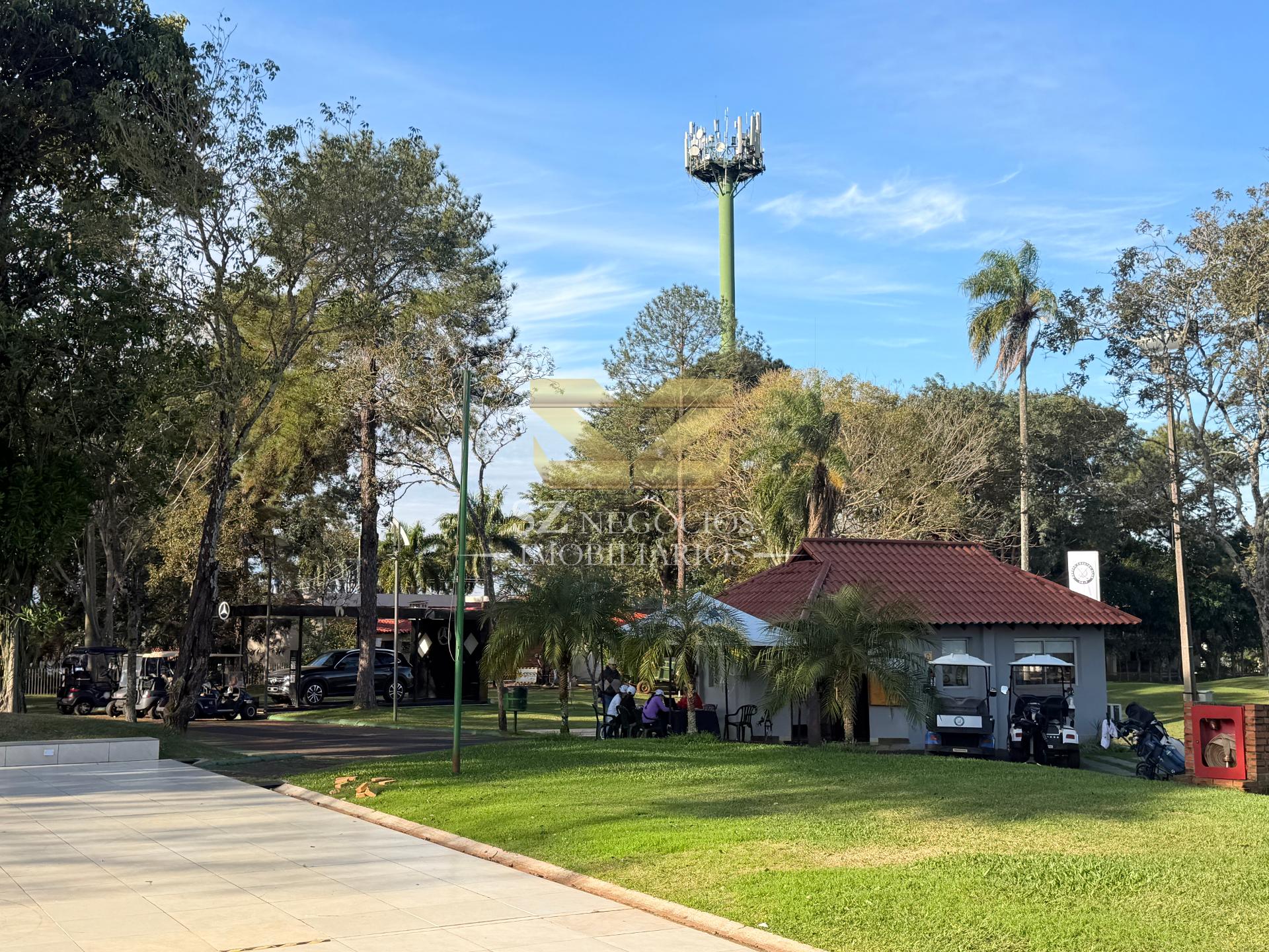 SOBRADO À VENDA COM 5 SUÍTES COM CLOSET, COUNTRY CLUB - PARAGUAI