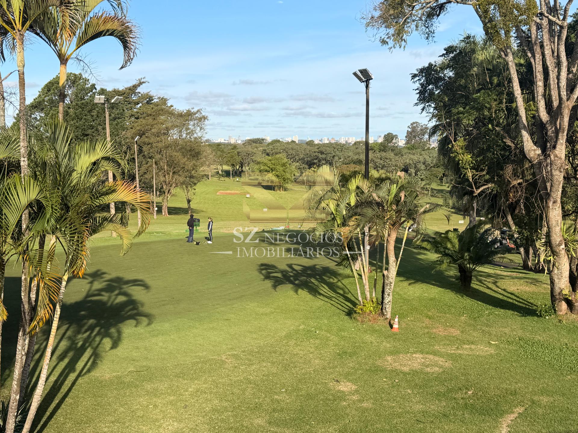SOBRADO À VENDA COM 5 SUÍTES COM CLOSET, COUNTRY CLUB - PARAGUAI