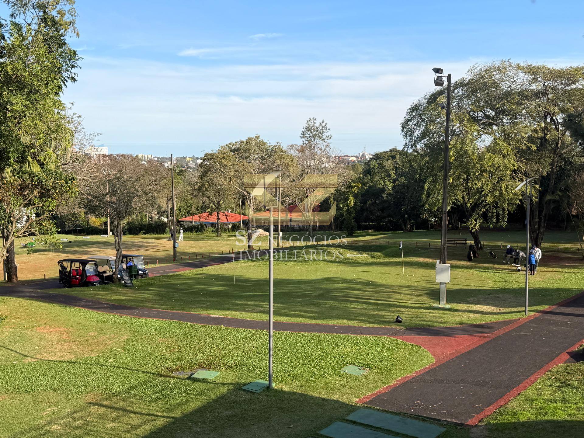 SOBRADO À VENDA COM 5 SUÍTES COM CLOSET, COUNTRY CLUB - PARAGUAI