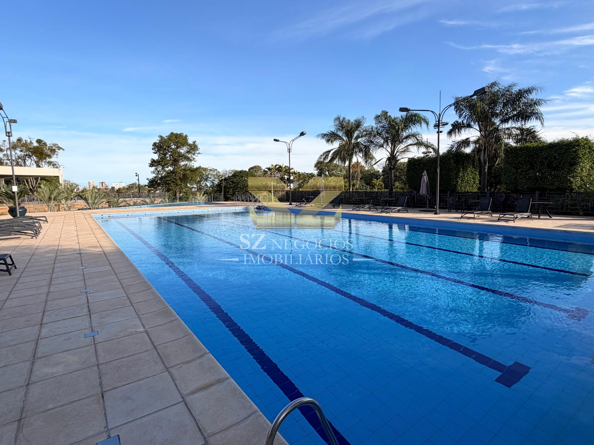 SOBRADO À VENDA COM 5 SUÍTES COM CLOSET, COUNTRY CLUB - PARAGUAI
