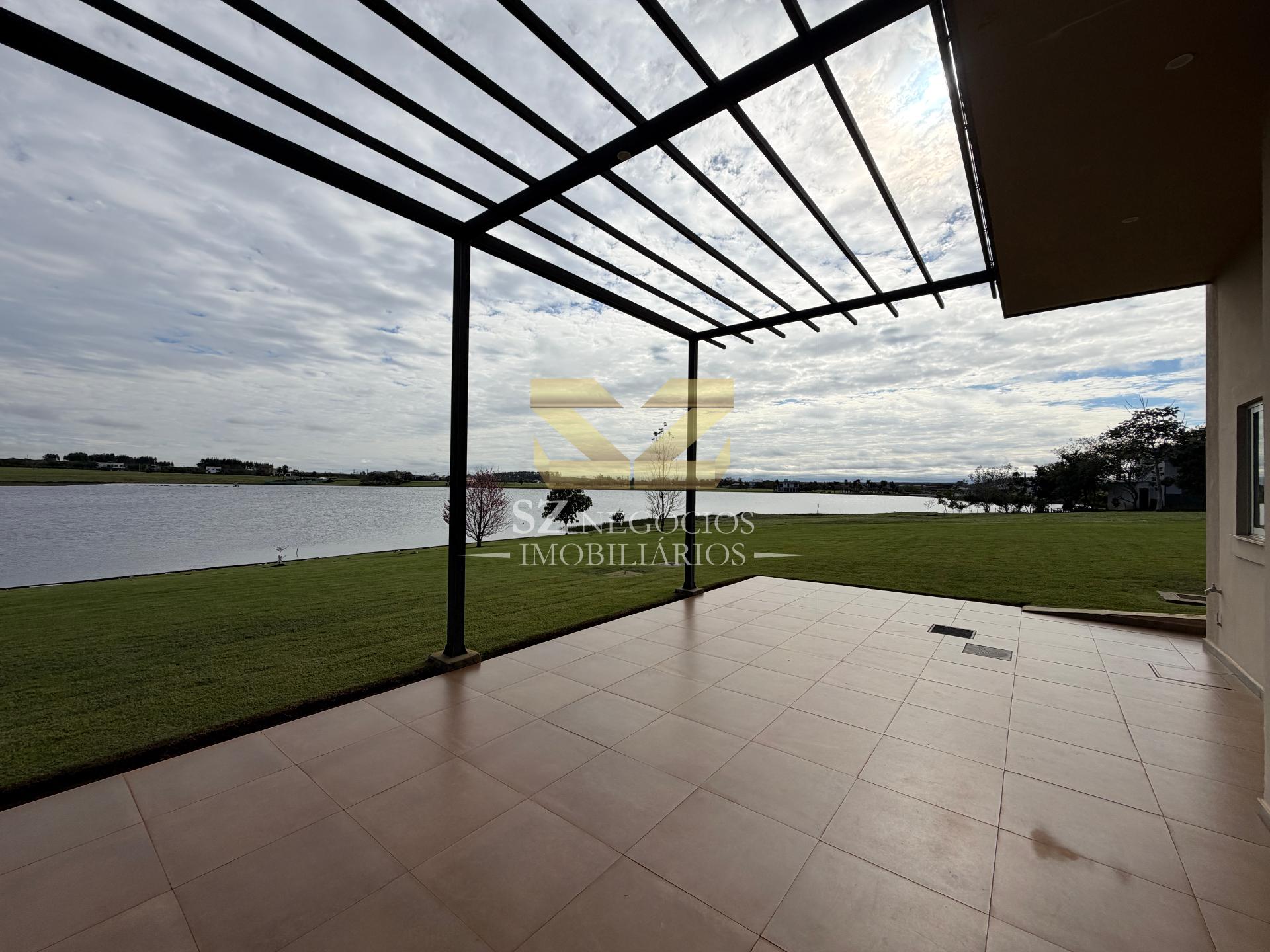 CASA À VENDA LOCALIZADO NO CONDOMÍNIO COSTA DEL LAGO HERNANDARIAS - PY
