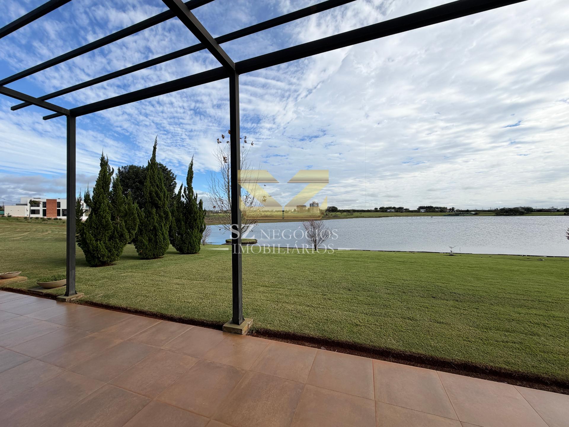 CASA À VENDA LOCALIZADO NO CONDOMÍNIO COSTA DEL LAGO HERNANDARIAS - PY
