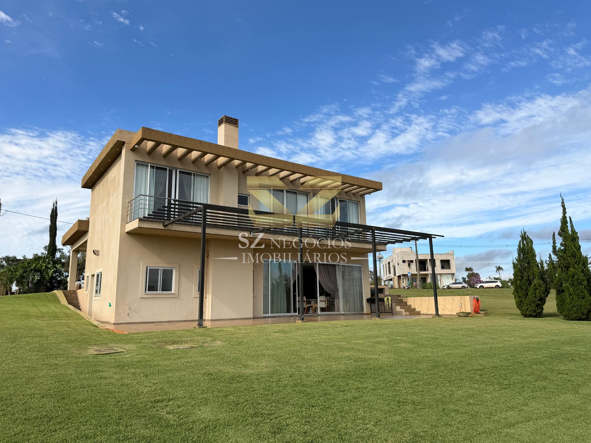 CASA À VENDA LOCALIZADO NO CONDOMÍNIO COSTA DEL LAGO HERNANDARIAS - PY
