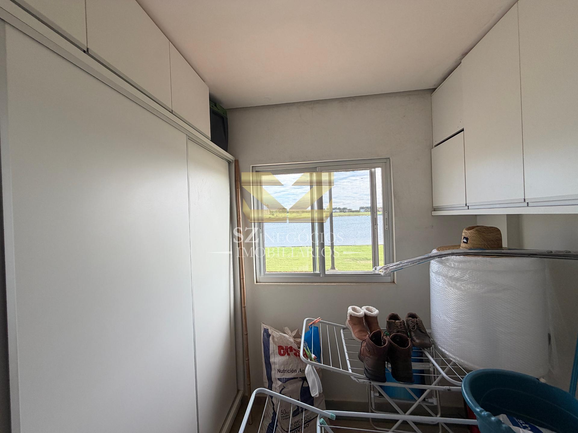 CASA À VENDA LOCALIZADO NO CONDOMÍNIO COSTA DEL LAGO HERNANDARIAS - PY