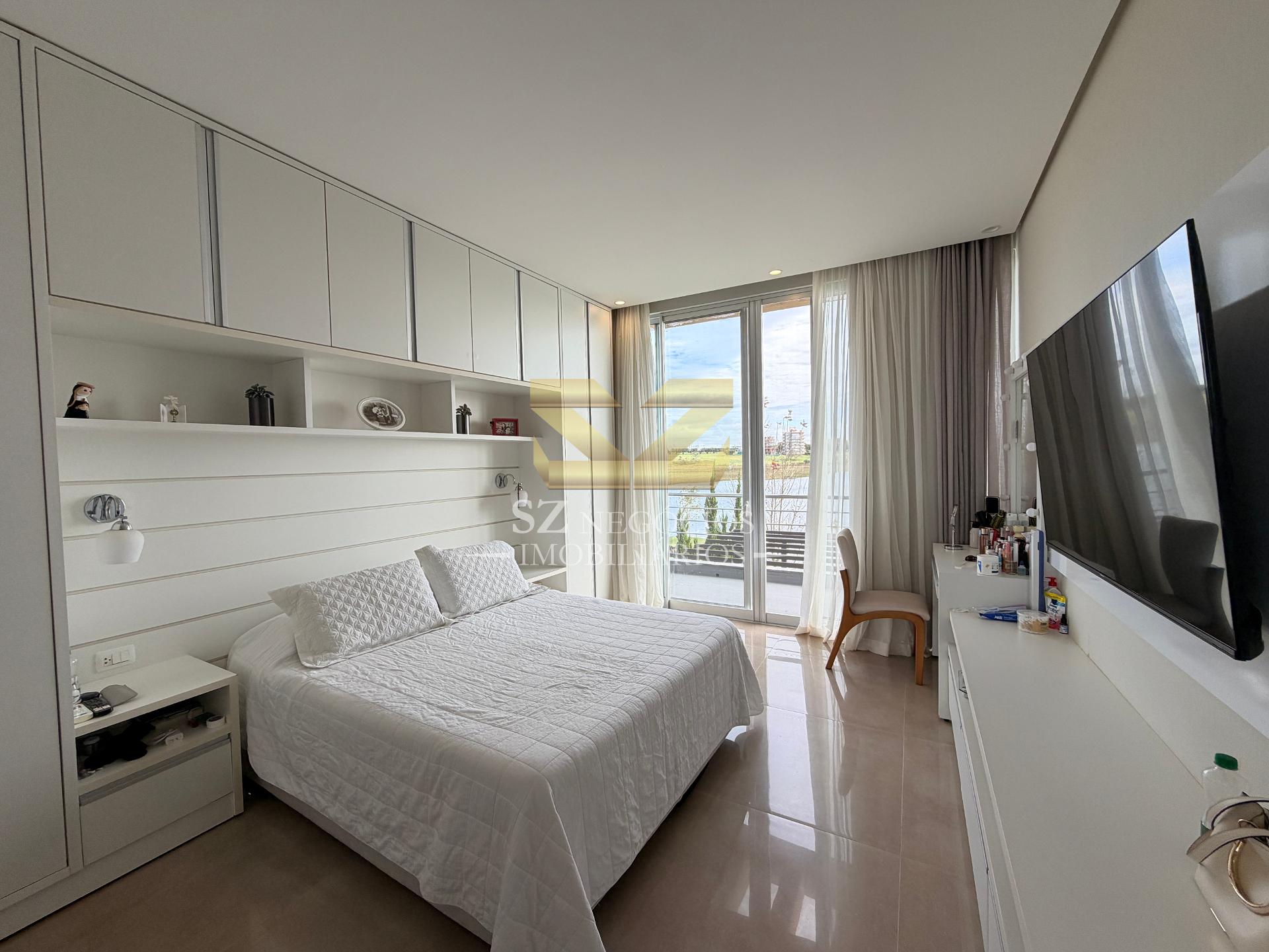 CASA À VENDA LOCALIZADO NO CONDOMÍNIO COSTA DEL LAGO HERNANDARIAS - PY