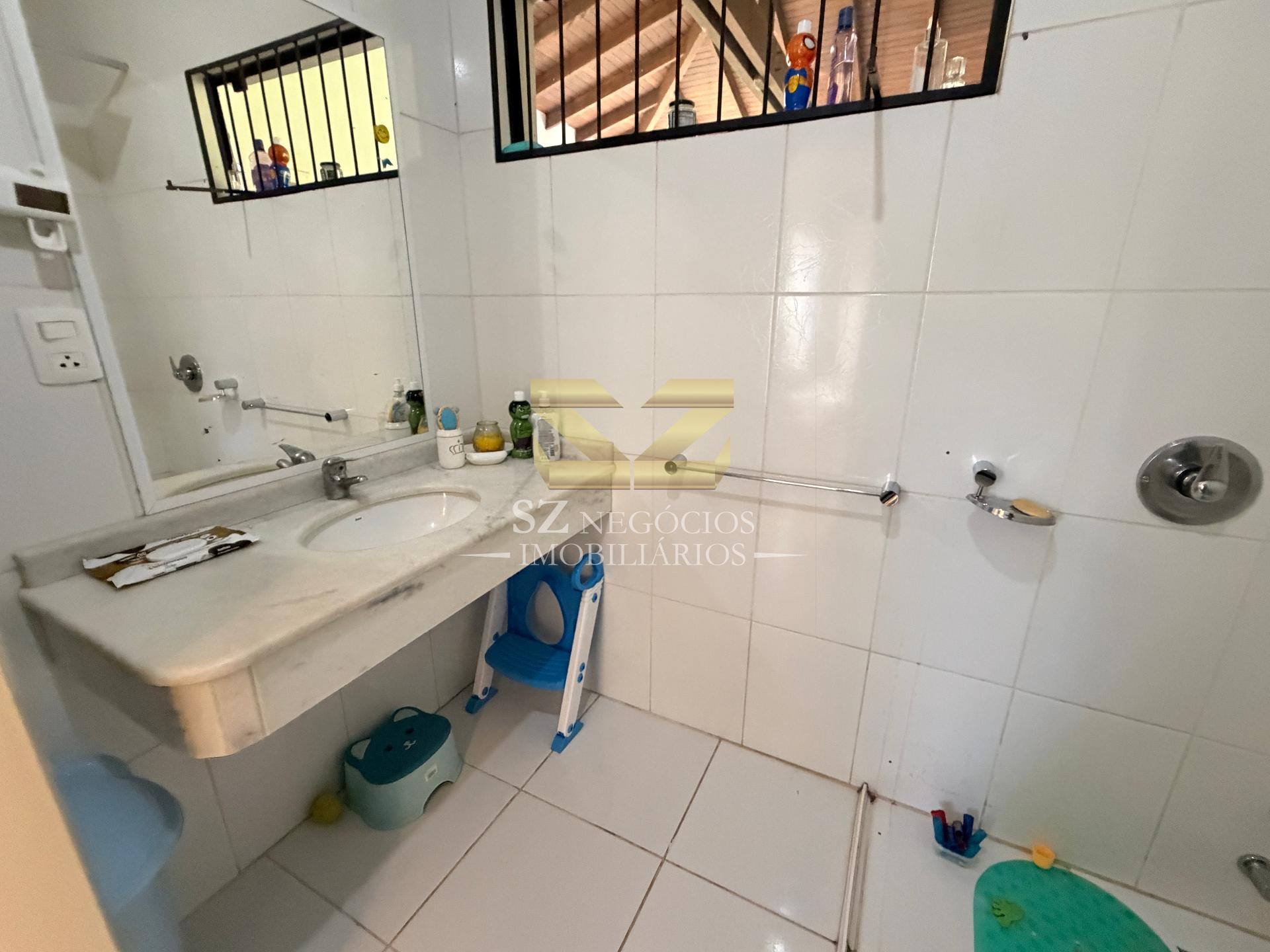 SOBRADO À VENDA COM 5 DORMITÓRIOS SENDO 4 SUÍTES, COUNTRY CLUB - PARAGUAI