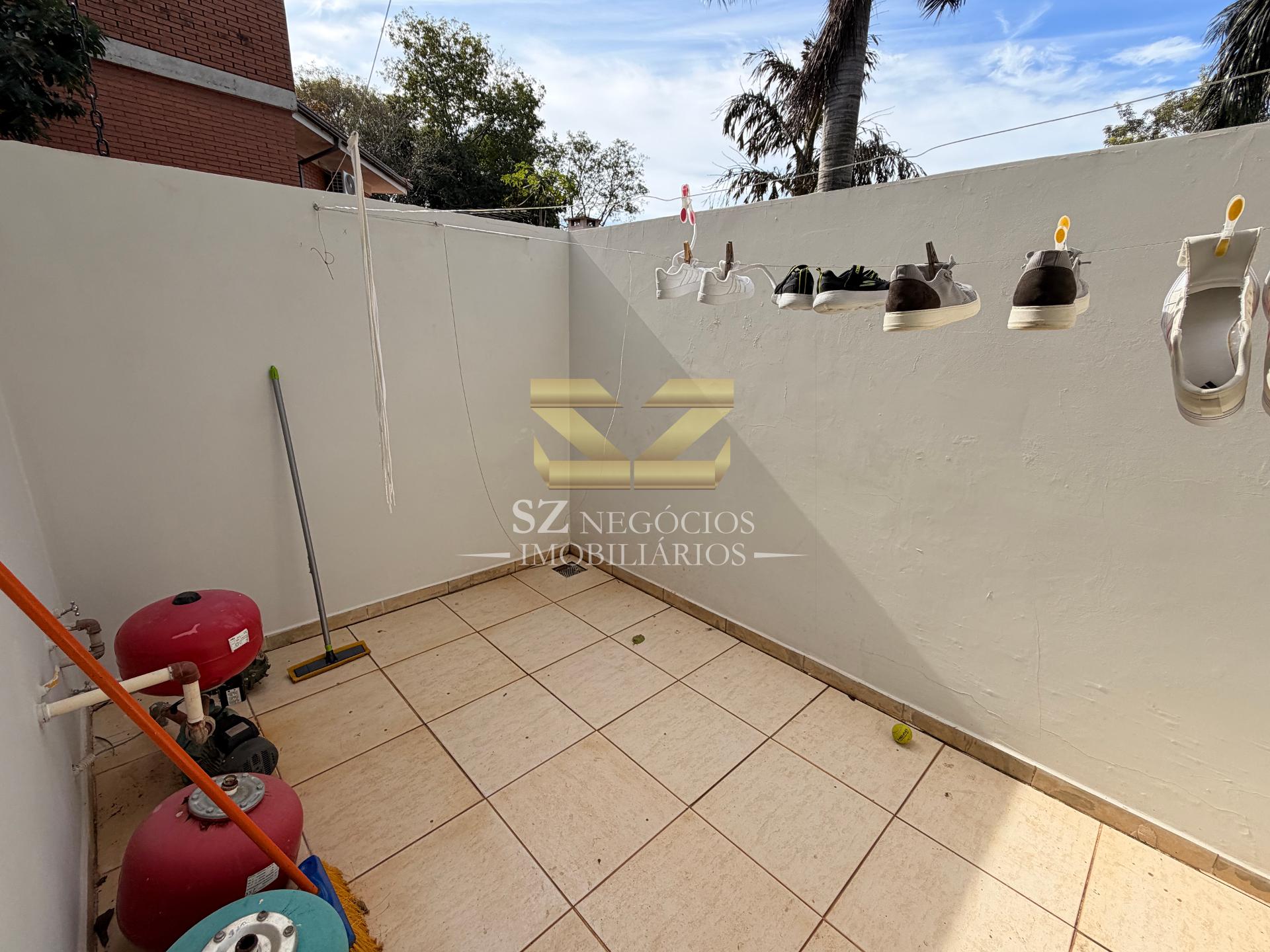 SOBRADO À VENDA COM 5 DORMITÓRIOS SENDO 4 SUÍTES, COUNTRY CLUB - PARAGUAI
