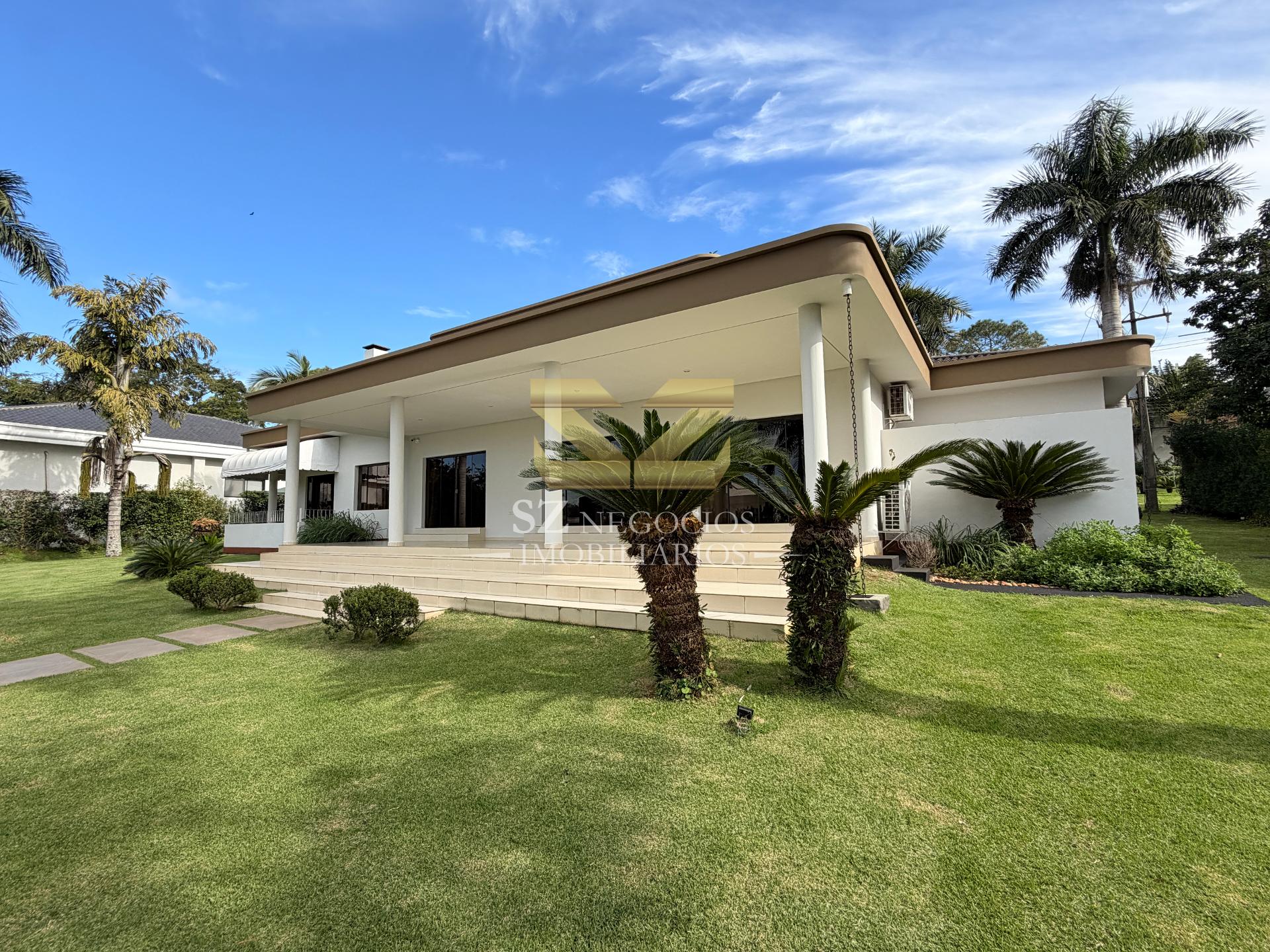SOBRADO À VENDA COM 5 DORMITÓRIOS SENDO 4 SUÍTES, COUNTRY CLUB - PARAGUAI