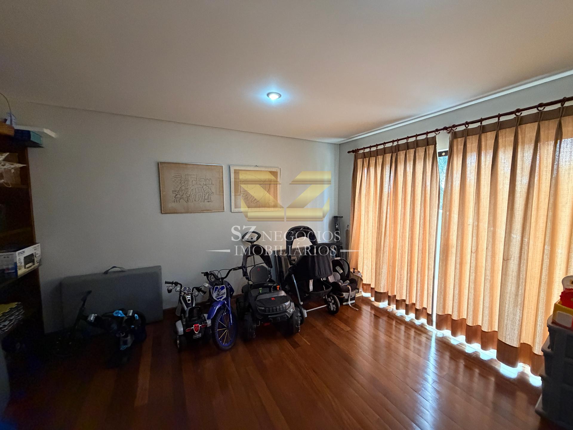 SOBRADO À VENDA COM 5 DORMITÓRIOS SENDO 4 SUÍTES, COUNTRY CLUB - PARAGUAI