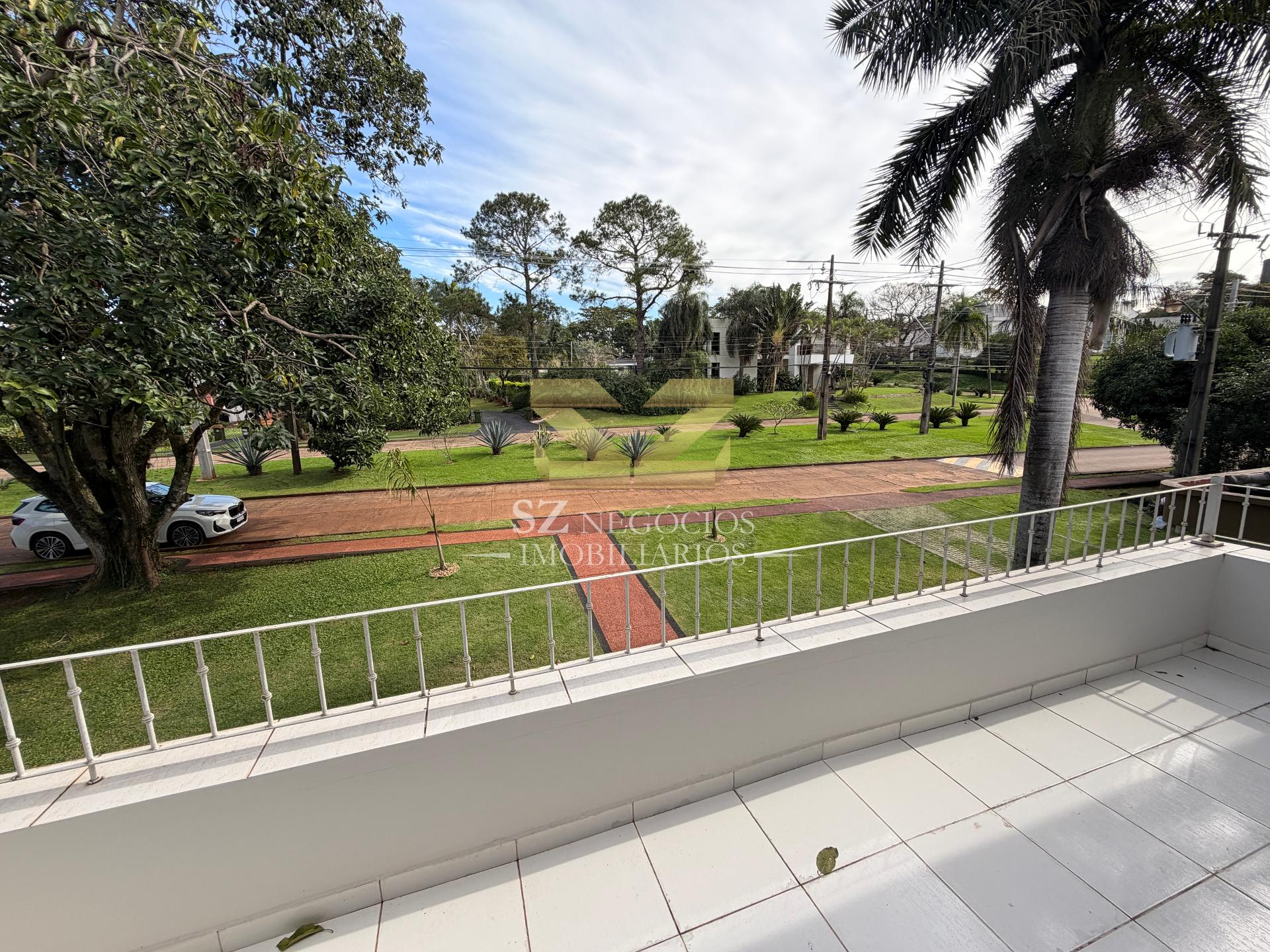 SOBRADO À VENDA COM 5 DORMITÓRIOS SENDO 4 SUÍTES, COUNTRY CLUB - PARAGUAI