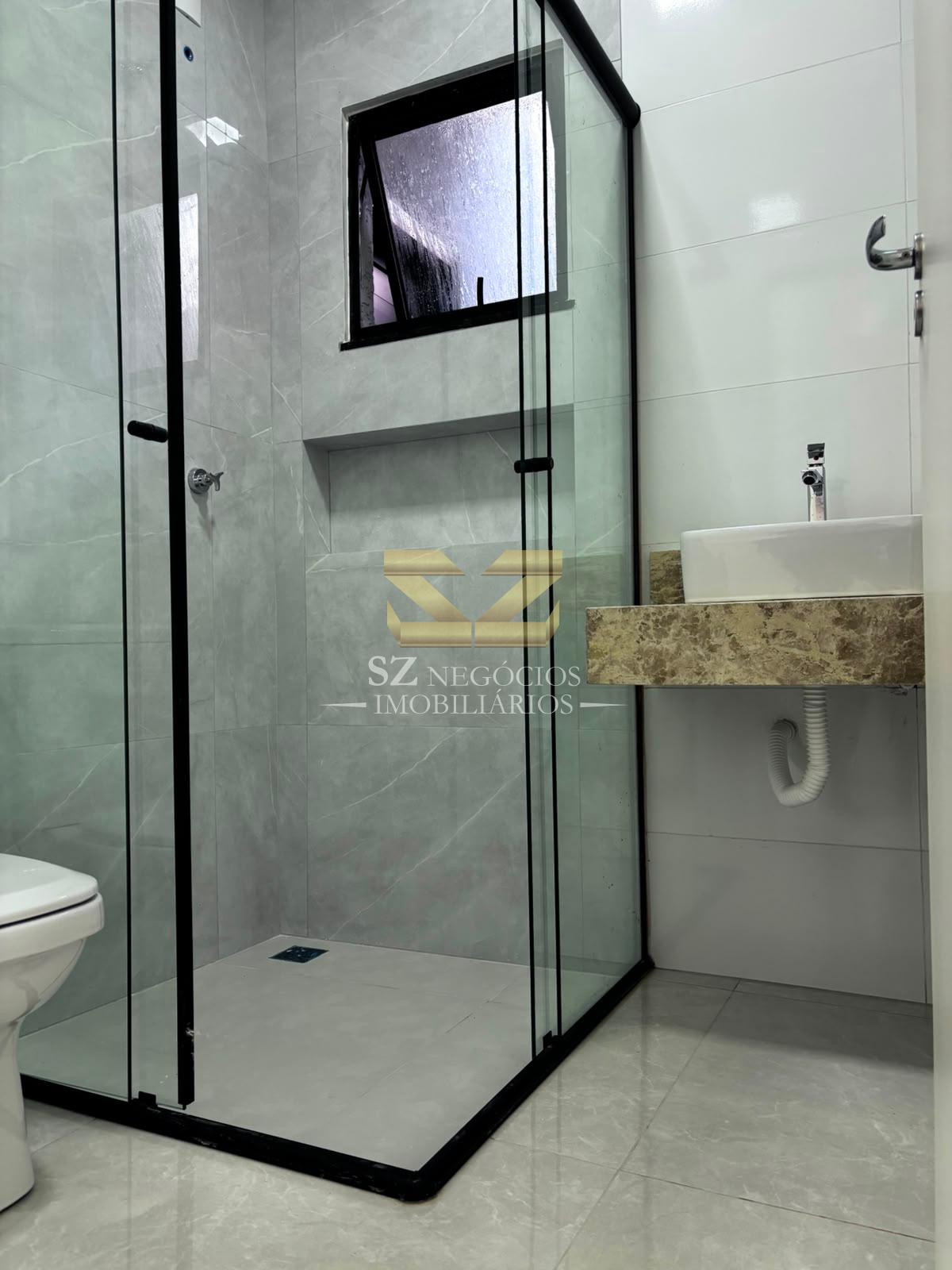 CASA À VENDA COM 2 DORMITÓRIOS SENDO 1 SUÍTE - JARDIM DAS OLIVEIRAS, FOZ
